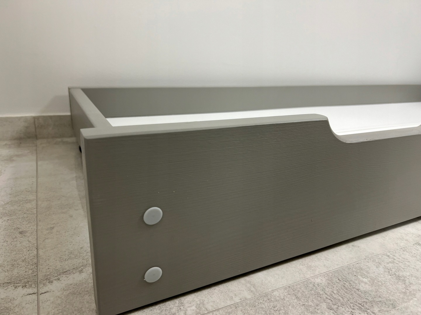 Szuflada-pod-lozko-szara-100cm-Szerokosc-mebla-100-cm szuflada pod łózko 3